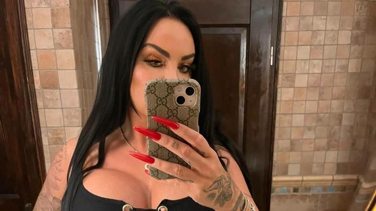 Gina-Lisa Lohfink mit XXL-Dekolleté: Kaum erkannt