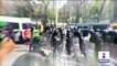 Policías antimotines desalojan manifestantes en la costera Miguel Alemán