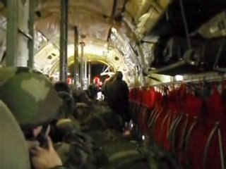 Parachutisme militaire sortie d'avion