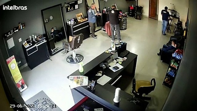 Homem armado invade salão e mata duas pessoas em salão de cabeleireiro em Loanda