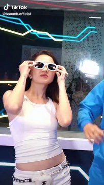 Bảo Anh nhảy cực sung bên Hồ Quang Hiếu