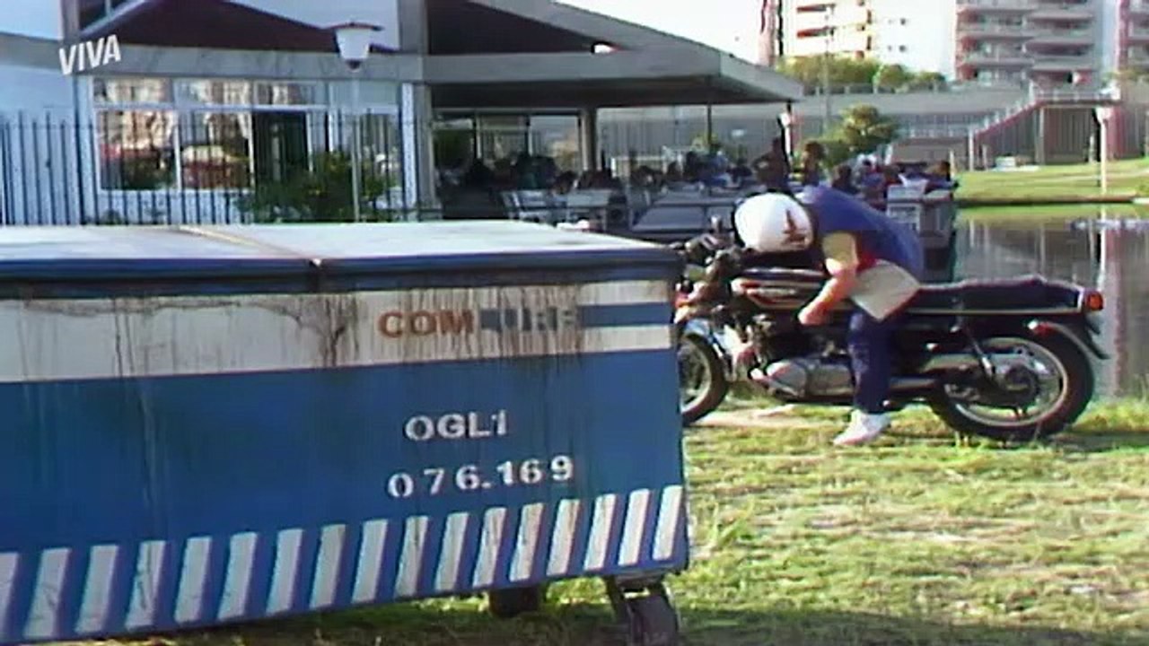 Novela Pão Pão Beijo Beijo (1983) - Ciro exige que Júlio lhe dê atenção