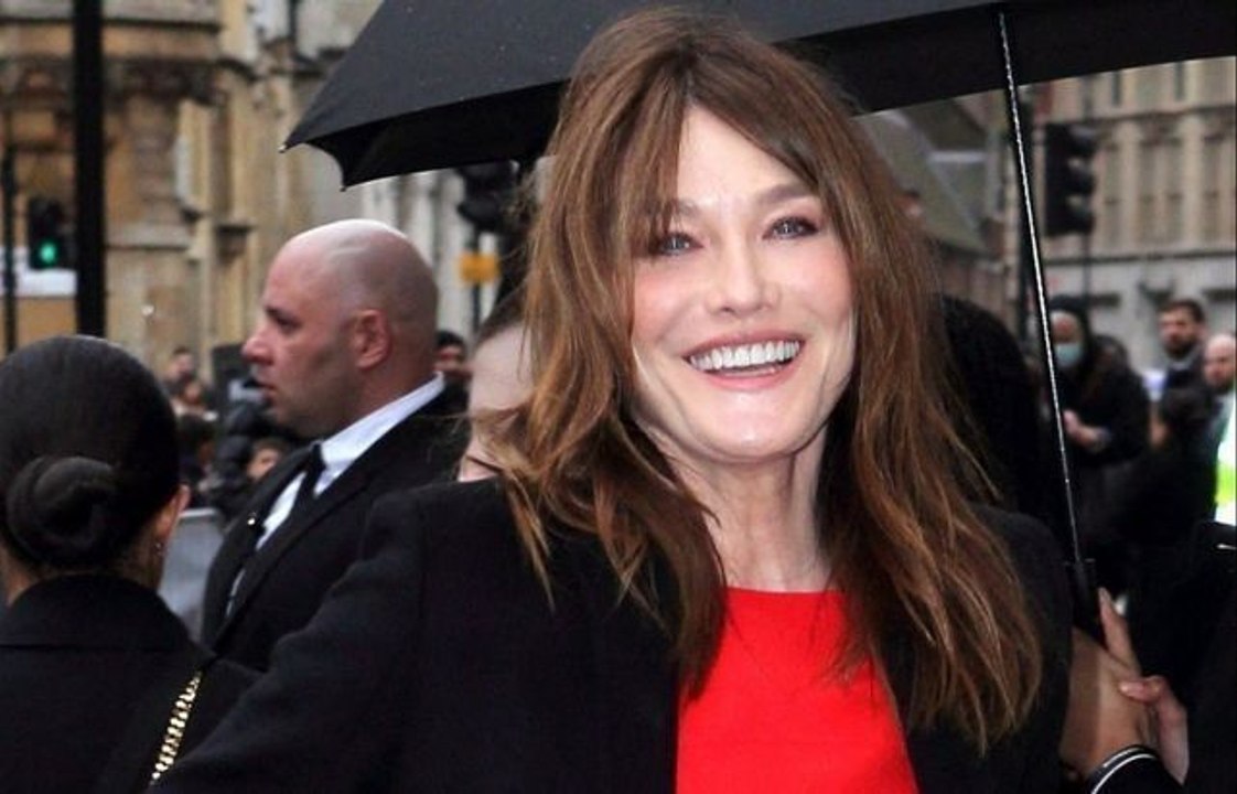 Carla Bruni furieuse après les confidences intimes de son ex Louis Bertignac