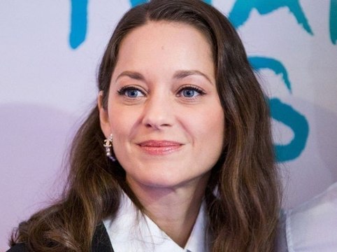 Marion Cotillard inquiète et gênée sur le plateau de C à vous : elle interrompt le programme et les équipes pour ne pas revoir certaines images !
