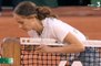 Roland Garros : une demi-finale interrompue par une manifestante qui s'est attachée au filet