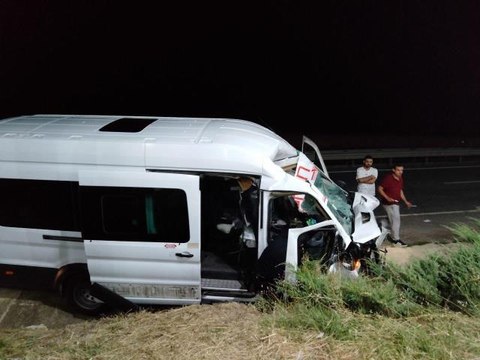 Son dakika haber... Kırklareli'nde beton mikseri ile midibüsün çarpıştığı kazada 13 kişi yaralandı