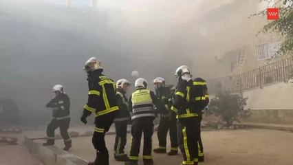 Descargar video: Atienden a 13 personas por inhalación de humo en un incendio en Arroyomolinos, Madrid