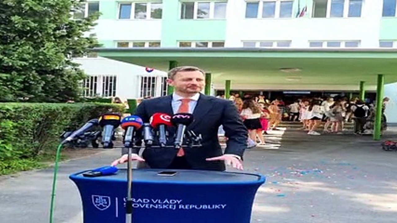 ZÁZNAM: Premiér: Učitelia sú kategória zamestnancov, ktorá potrebuje výrazne pomôcť