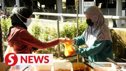 Food stall traders struggling to retain prices with new chicken ceiling price