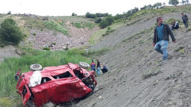 Tokat’ta minibüs uçuruma yuvarlandı: 4 ölü, 1 yaralı