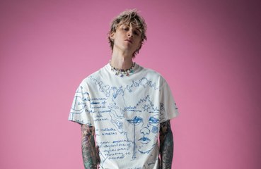 Machine Gun Kelly quitte une soirée avec le visage en sang