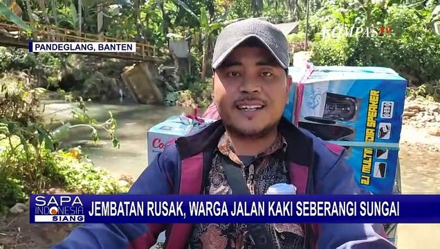 3 Jembatan Rusak Warga Terisolasi Hingga Akhirnya Jalan Kaki untuk Seberangi Sungai