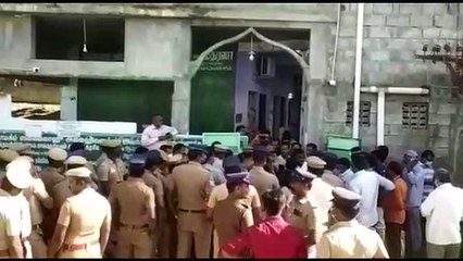 கோர்ட் உத்தரவு.. திருப்பூரில் மசூதிக்கு ”சீல்” வைக்க சென்ற அதிகாரிகள்.. இஸ்லாமியர்கள் போராட்டம்