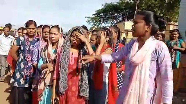 தமிழர்களுக்கு வேலை வழங்க கூடாதாம்.. கோபியில், வடமாநில தொழிலாளர்கள் பெரும் போராட்டம்!
