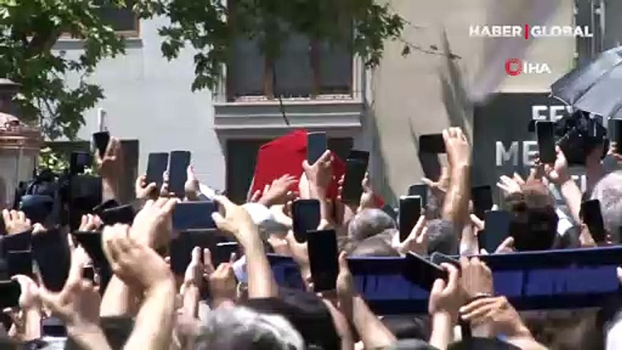 Cüneyt Arkın'ın cenazesinde fotoğraf yarışı! "Manzara değil burası..."