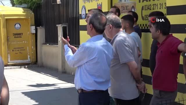 Polis uyarısına aldırış etmediler... Şüpheli paketi görüntülemek için telefonlara sarıldılar