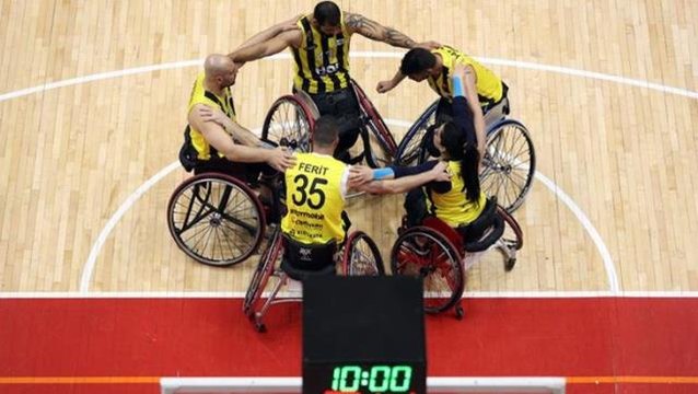 Gaziantep'i 73-72 yenen Fenerbahçe, Tekerlekli Sandalye Basketbol Süper Ligi'nde şampiyon oldu