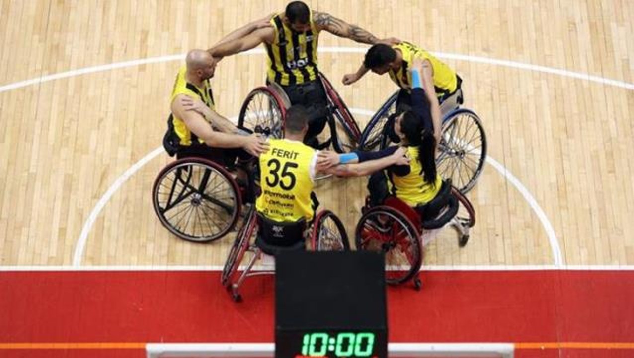 Gaziantep'i 73-72 yenen Fenerbahçe, Tekerlekli Sandalye Basketbol Süper Ligi'nde şampiyon oldu