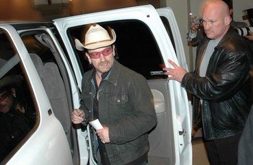 Bono está 'em paz' com fato de ter meio-irmão secreto