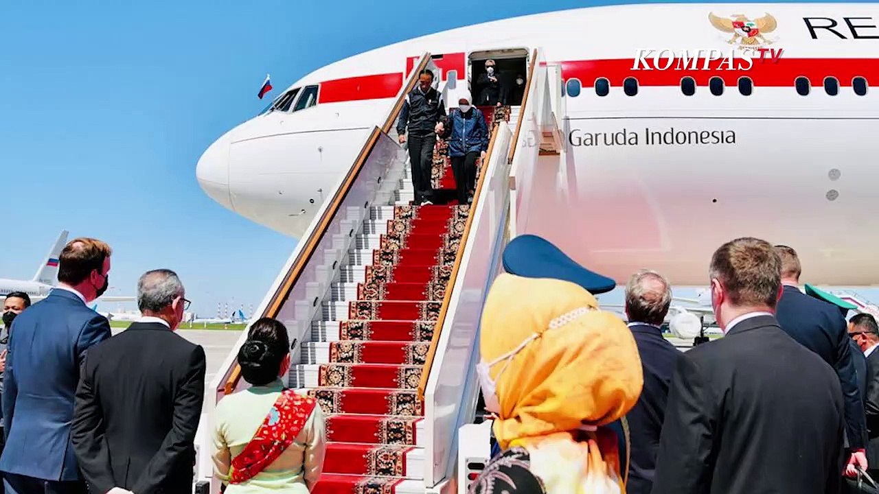 Momen Presiden Jokowi Tiba di Rusia Jelang Bertemu Putin