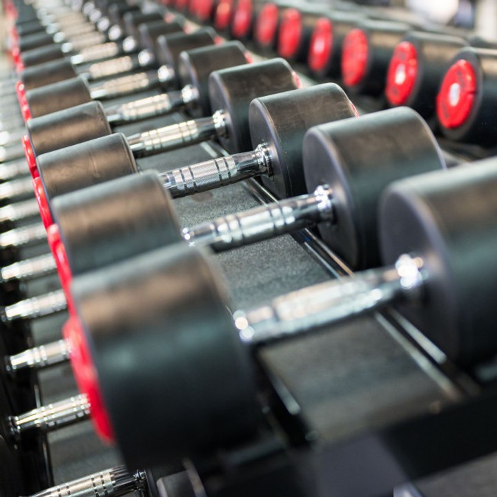 Mann stellt Guinness-Weltrekord: Heben von 130kg mit nur einem Finger