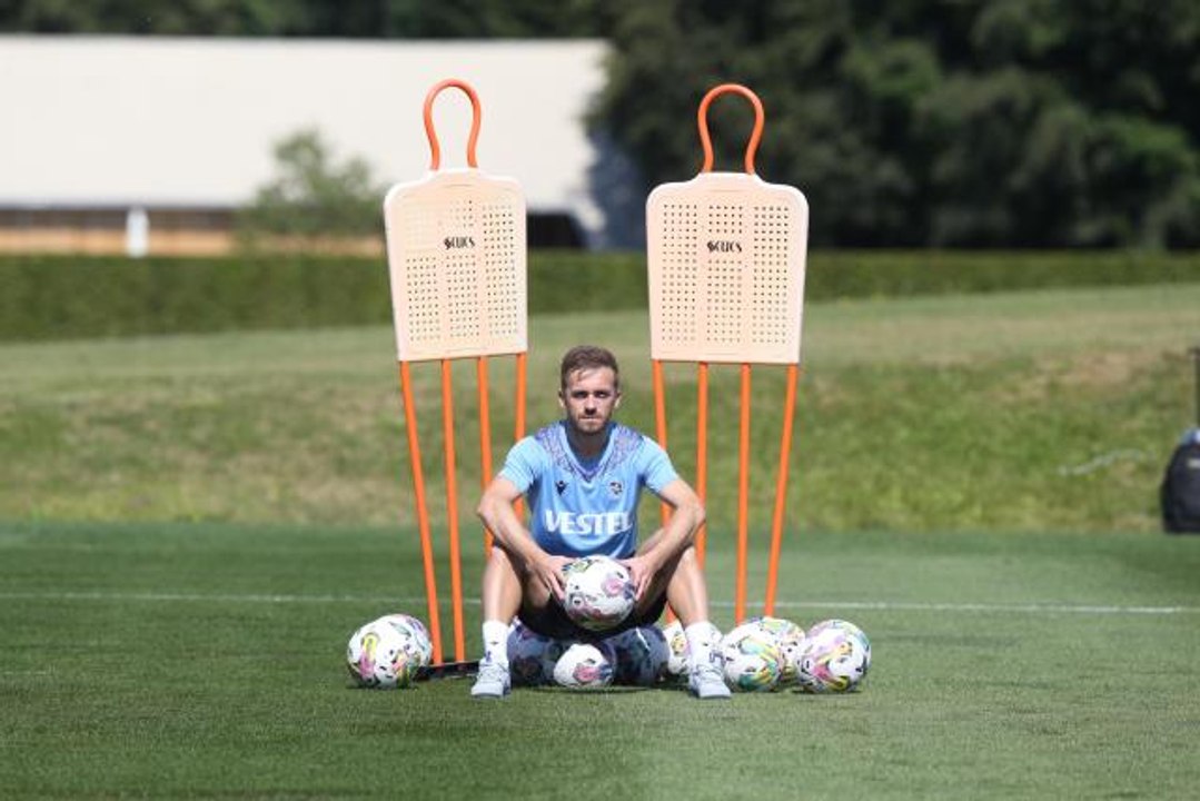 Trabzonsporlu futbolcu Visca, Slovenya kampında açıklamalarda bulundu (1)