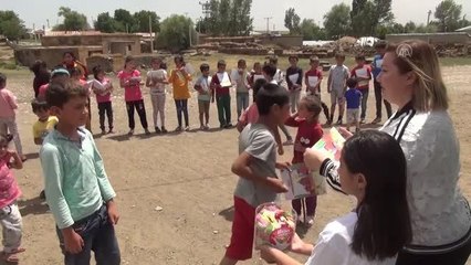 Sosyal bilgiler öğretmeni çıkardığı kitapla çocuklara Selçuklu Meydan Mezarlığı'nı tanıtıyor