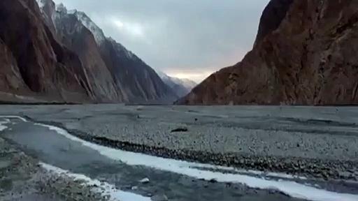 ഉയരങ്ങളില്‍ പോരാടാന്‍ ഇന്ത്യന്‍ സൈന്യത്തിന് പ്രത്യേക പരിശീലനം; ദൃശ്യങ്ങള്‍