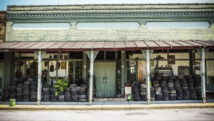 Lofi Beats in Auto Repair Shop Ambience Sounds
