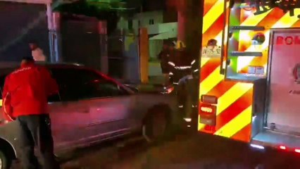Un vehículo fue incendiado de manera intencional en colonia Lomas de Zapopan