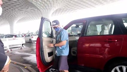 KUNAL KHEMU SPOTTED AT AIRPORT FLYING FROM MUMBAI