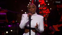 Mary J. Blige Performs 