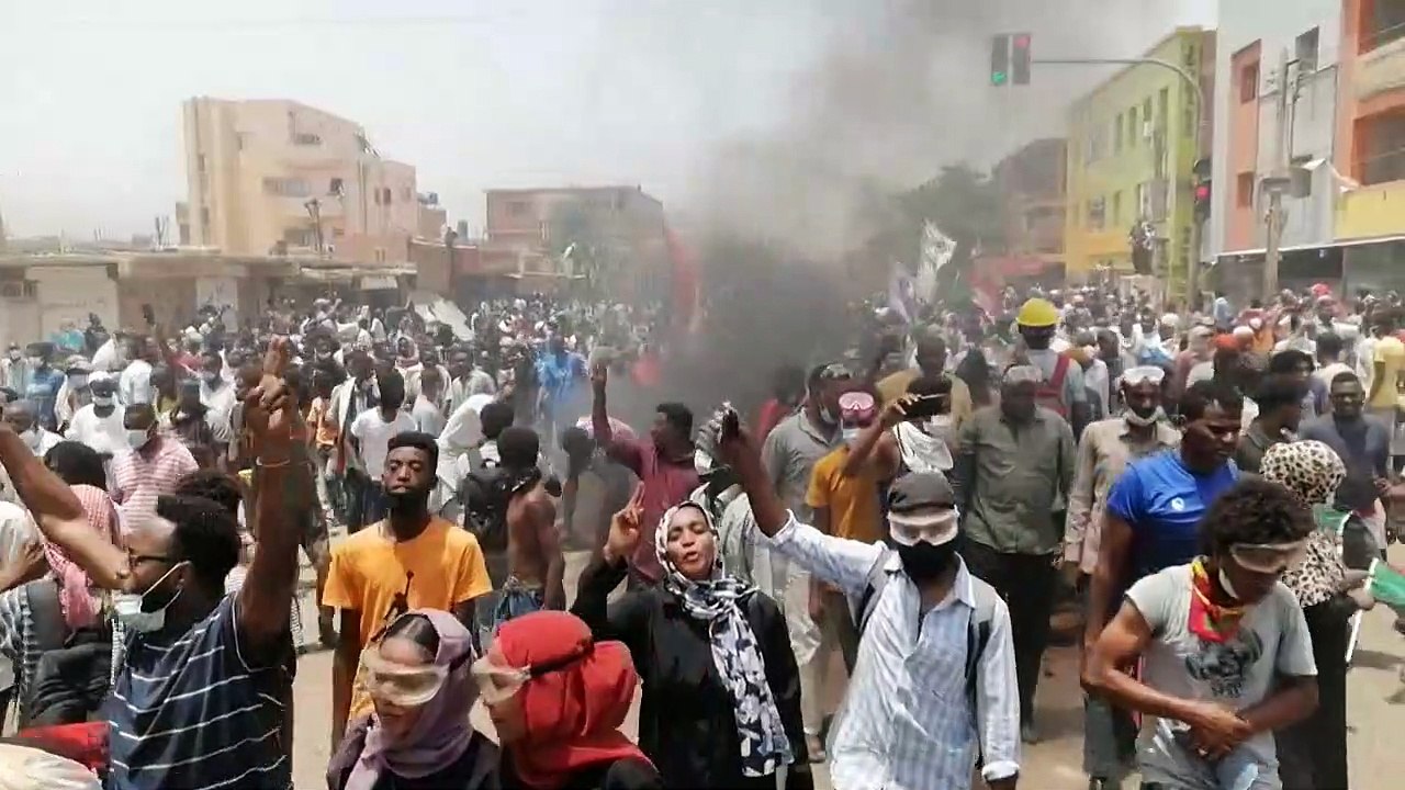 مقتل سبعة متظاهرين أثناء احتجاجات حاشدة مناهضة...