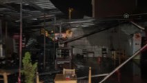 Son dakika haber! Sultanbeyli'de çıkan yangında bir iş yeri ile 3 araçta hasar oluştu