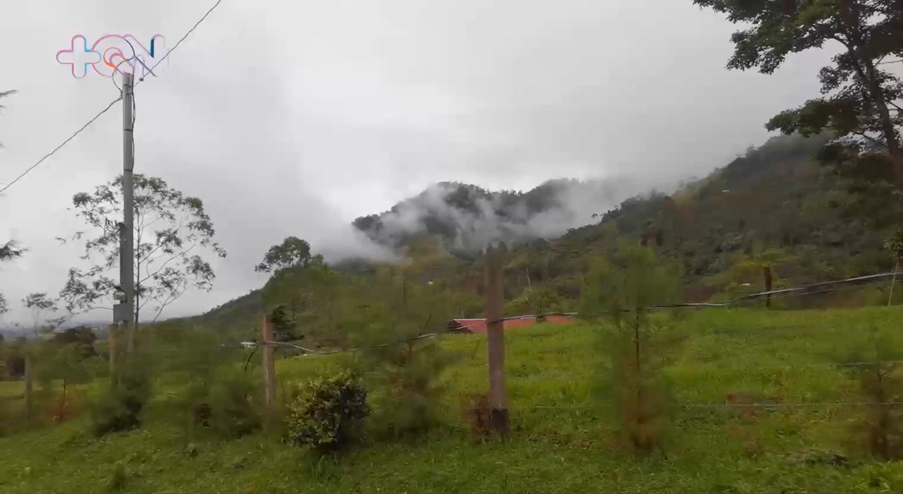 De paseo a un mirador y restaurante en medio de la montaña  qn-De paseo a un mirador y restaurante en medio de la montaña-300622