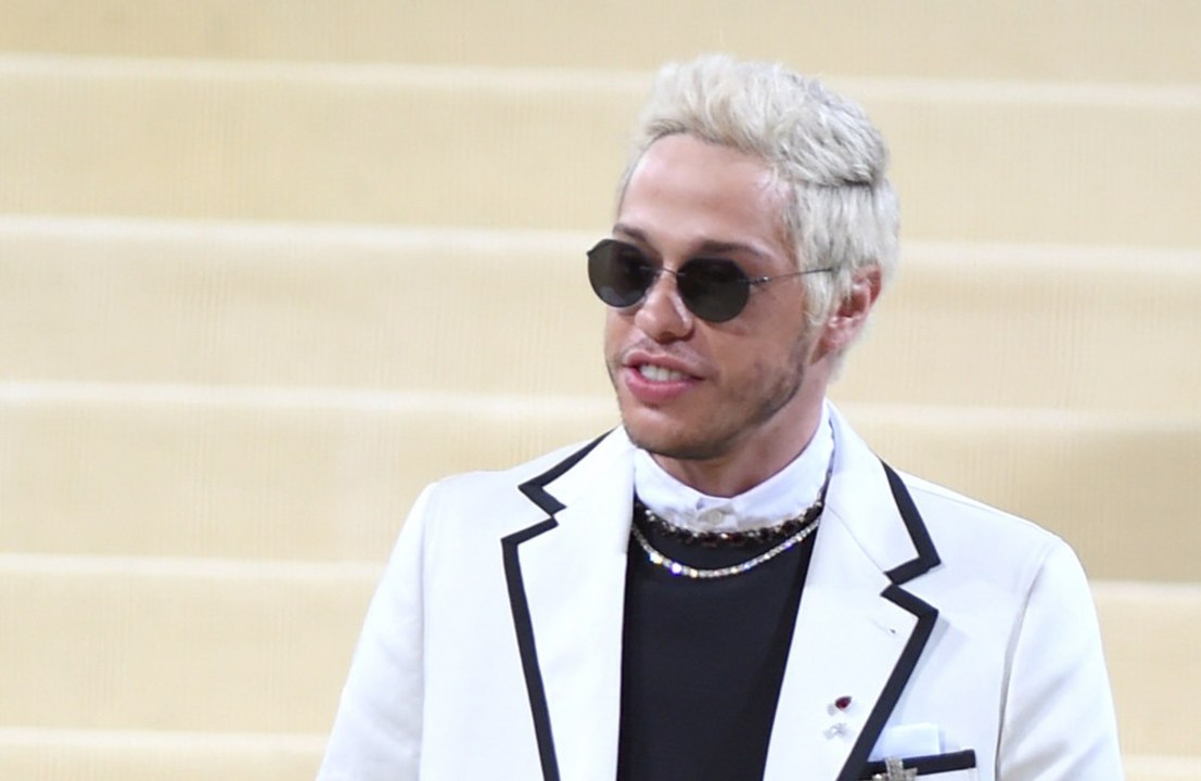 Ex de Pete Davidson, Olivia O'Brien, asegura que el comediante es muy 'hot' y 'divertido'