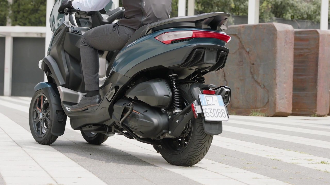 The new Piaggio MP3 Details