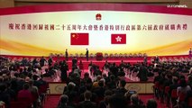 In una Hong Kong blindata, Xi JinPing saluta i 25 anni della 