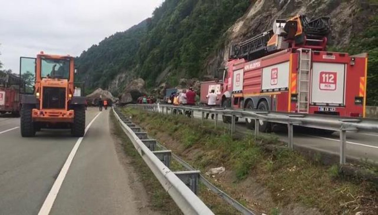 Son dakika: Artvin'in Kemalpaşa ilçesinde heyelan: 1 ölü, 2 yaralı