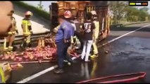 Sebuah Truk Colt Diesel pengangkut buah buahan terbakar di KM. 82 arah Jakarta Ds.Ciparung Kec.Cibatu Kab.Purwakarta