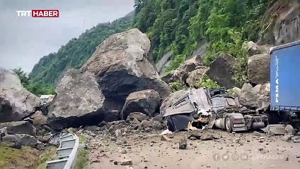 Artvin'de heyelan: 1 ölü, 1 yaralı