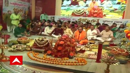 Girishpark: নরসিংহ দাঁয়ের বাড়িতে দুর্গার কাঠামো পুজো, নারায়ণের বিগ্রহ বসিয়ে রথের রশিতে টান