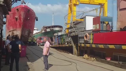 Tuzla'da bakıma alınan gemide çıkan yangın söndürüldü