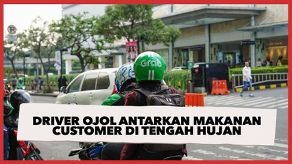 Kegigihan Driver Ojol Antarkan Makanan Customer di Tengah Hujan Bikin Salut