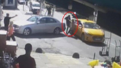 İnsanlık ölmemiş! Eski sevgilisini kaçırmaya çalışan şüpheliye esnaf engel oldu