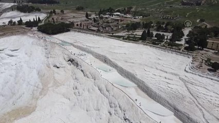Pamukkale'yi yılın ilk yarısında yarım milyondan fazla turist gezdi
