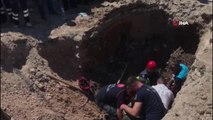 Manisa'da yol çöktü... Toprak altında kalan işçiyi elleriyle kazarak kurtardılar