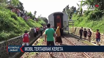 Mobil Tertabrak Kereta Di Perlintasan Ka Tak Berpalang