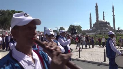 Kırkpınar'ın önemli ritüellerinden "ağa karşılaması" davul zurna eşliğinde gerçekleştirildi