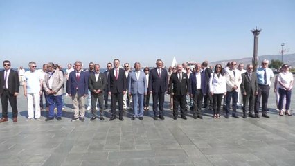 İzmir'de Kabotaj Bayramı'nın 96. Yıl Dönümünde Denize Çelenk Atıldı